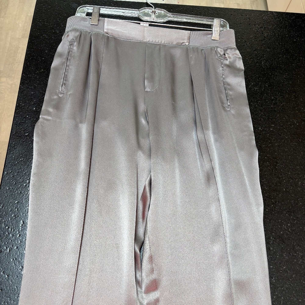 Beautiful silk pull-on pants, size small